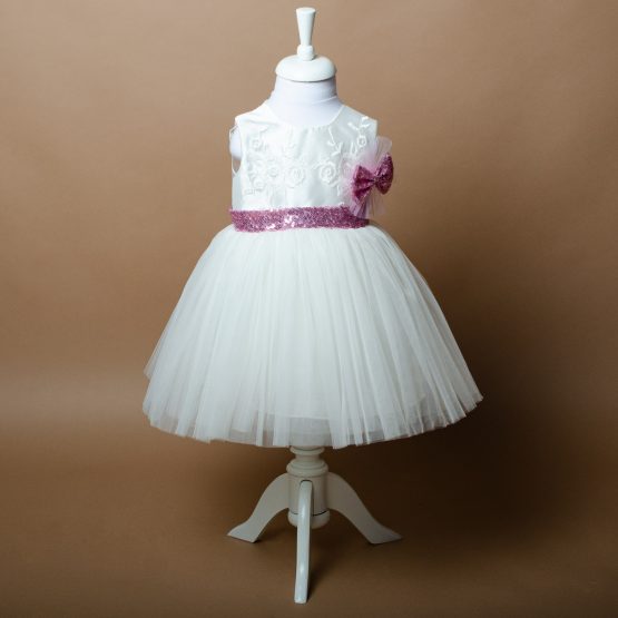 Rochiță albă elegantă cu fundă din paiete Puggi (1-3 ani)