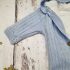 Salopetă tricotată albastra îmblănită cu nasturi și glugă pentru bebelusi
