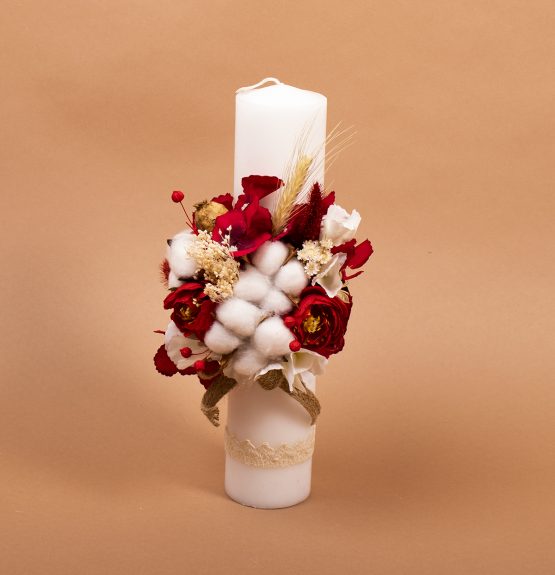 Lumânare de botez cu bumbac și flori nemuritoare roșii