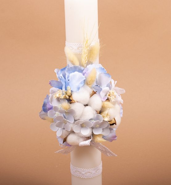 Lumânare de botez cu flori nemuritoare albastre și bumbac