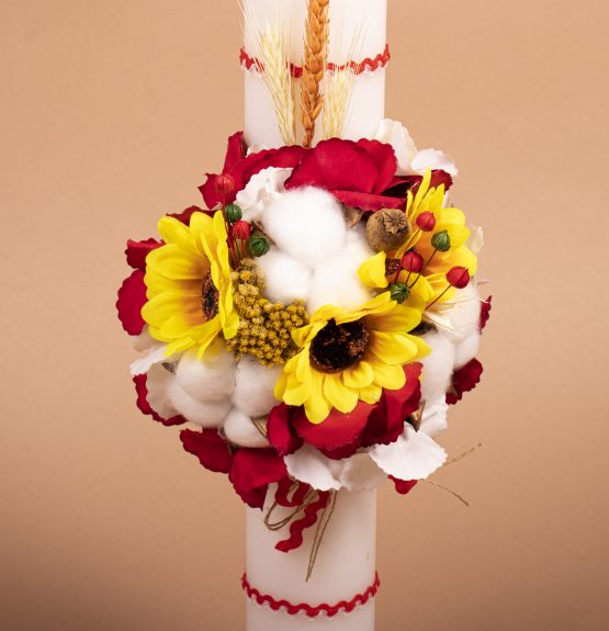 Lumânare de botez cu floarea soarelui, bumbac și flori roșii