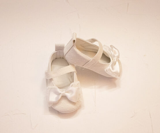 Pantofiori ivoire cu fundiță pentru bebeluși