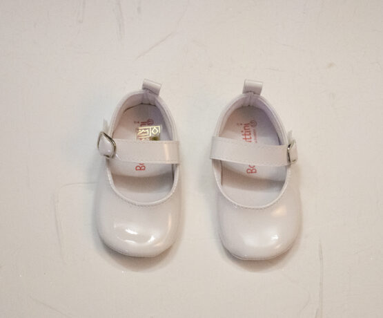 Pantofiori albi din lac pentru bebeluși