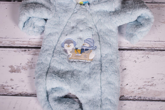 Combinezon pufos cu glugă căptușit cu blăniță Pinguin (6-18 luni)