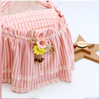 Landou elegant de bebeluși roz cu dantelă și floricele
