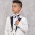 Costum de ocazie alb cu negru cu sacou vestă și papion pentru băieți (1-14 ani)