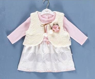 Rochiță din tricot roz cu vestă din blăniță albă pentru fetițe ( 9-12-18-24 luni)