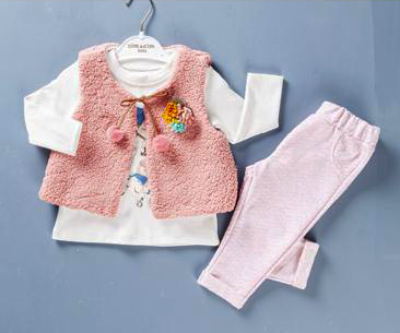 Costum de bebe cu vestă de blăniță roz pantaloni și bluză ( 9-12-18-24 luni)